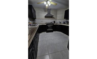 SE VENDE CASA EN BRISAS DEL GOLF - URB. LA MONTAÑESA