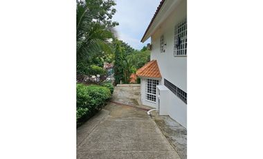 SE VENDE CASA EN BRISAS DEL GOLF - URB. LA MONTAÑESA