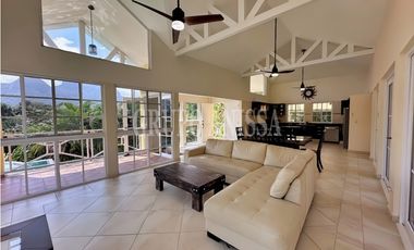 Hermosa Casa en Venta en Capira – Vista Panorámica al Cerro Trinidad