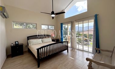 Hermosa Casa en Venta en Capira – Vista Panorámica al Cerro Trinidad