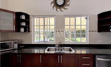 Hermosa Casa en Venta en Capira – Vista Panorámica al Cerro Trinidad
