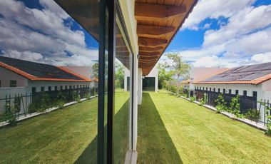 VENTA DE CASA TULIPANES V EN FRACCIONAMIENTO SAN DIEGO IXTAPAN DE LA SAL
