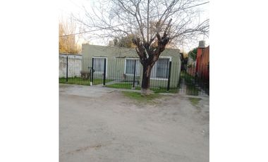 CASA EN VENTA BERISSO 124 e 14 y 15