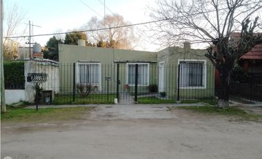 CASA EN VENTA BERISSO 124 e 14 y 15