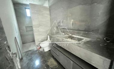 Casa en Privada Granadas en zona de El  Uro