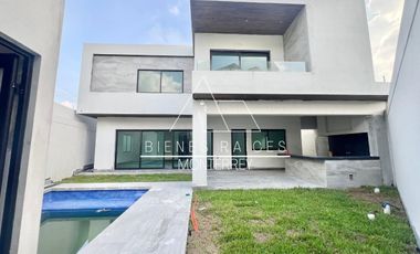 Casa en Privada Granadas en zona de El  Uro