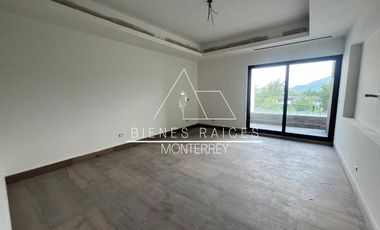 Casa en Privada Granadas en zona de El  Uro