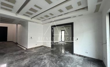 Casa en Privada Granadas en zona de El  Uro