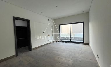 Casa en Privada Granadas en zona de El  Uro