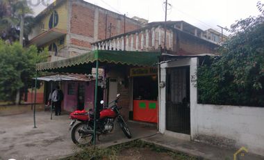 Edificio con 2 departamentos de 2 niveles y un local en la colonia Ferrer Guardia.