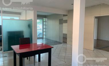 Local en venta ubicado en Av. Lázaro Cárdenas, entre Av. 16 de septiembre y Av. Ignacio Allende, Col. Centro, en Coatzacoalcos, Veracruz.