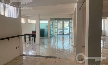 Local en venta ubicado en Av. Lázaro Cárdenas, entre Av. 16 de septiembre y Av. Ignacio Allende, Col. Centro, en Coatzacoalcos, Veracruz.