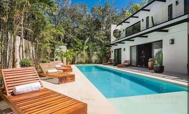 Se vende lujosa casa en Aldea Zama Premium Tulum P4007