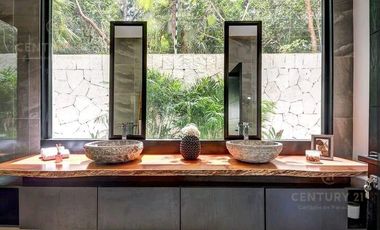 Se vende lujosa casa en Aldea Zama Premium Tulum P4007