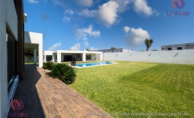 Quinta - Casa con Alberca y papala en Venta Portal de Zuazua en  Zona portal del Norte