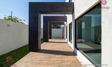 Quinta - Casa con Alberca y papala en Venta Portal de Zuazua en  Zona portal del Norte