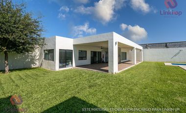 Quinta - Casa con Alberca y papala en Venta Portal de Zuazua en  Zona portal del Norte