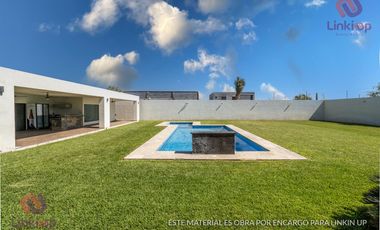 Quinta - Casa con Alberca y papala en Venta Portal de Zuazua en  Zona portal del Norte