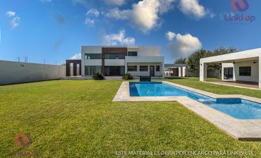 Quinta - Casa con Alberca y papala en Venta Portal de Zuazua en  Zona portal del Norte