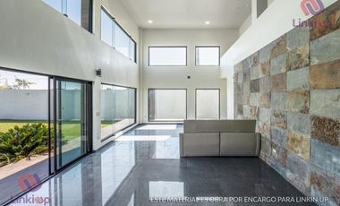 Quinta - Casa con Alberca y papala en Venta Portal de Zuazua en  Zona portal del Norte