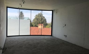 Casa en obra blanca en Club de Golf Los Encinos
