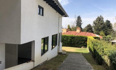 Casa en obra blanca en Club de Golf Los Encinos