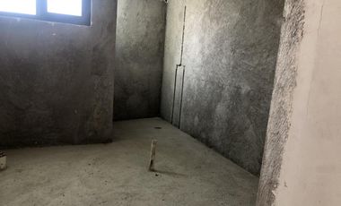 Casa en obra blanca en Club de Golf Los Encinos