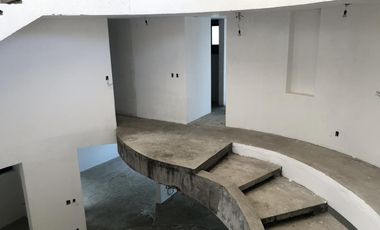 Casa en obra blanca en Club de Golf Los Encinos