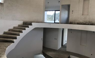 Casa en obra blanca en Club de Golf Los Encinos