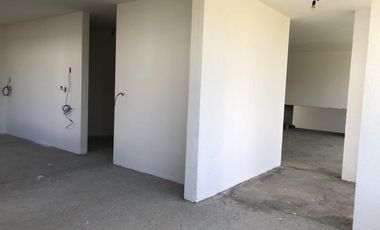 Casa en obra blanca en Club de Golf Los Encinos