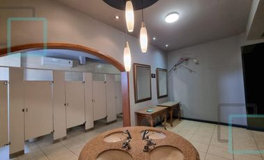 EDIFICIO COMERCIAL EN VENTA Y RENTA ZONA SAN JEMO MONTERREY