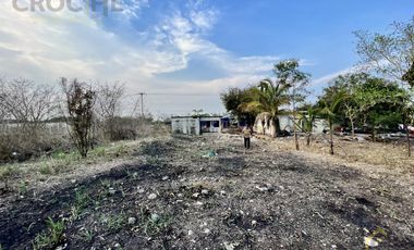 Terreno en venta en Tamarindo Veracruz sobre carretera frente al retén.
