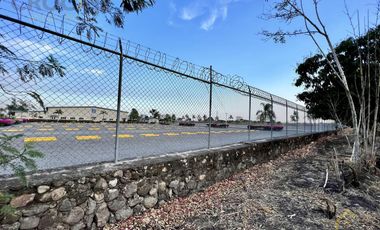 Terreno en venta en Tamarindo Veracruz sobre carretera frente al retén.