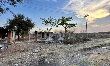 Terreno en venta en Tamarindo Veracruz sobre carretera frente al retén.