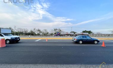 Terreno en venta en Tamarindo Veracruz sobre carretera frente al retén.