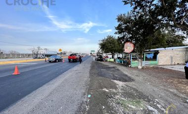 Terreno en venta en Tamarindo Veracruz sobre carretera frente al retén.