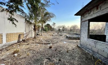 Terreno en venta en Tamarindo Veracruz sobre carretera frente al retén.