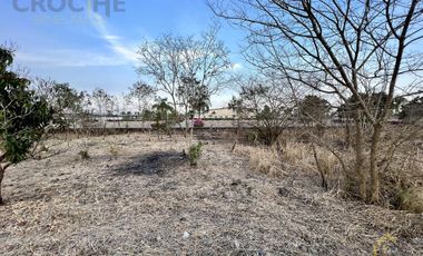 Terreno en venta en Tamarindo Veracruz sobre carretera frente al retén.