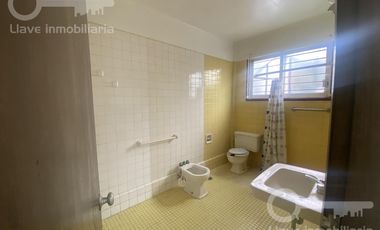 Casa de 2 niveles en venta ubicada en Bellavista, Col. Centro, en Coatzacoalcos, Veracruz.