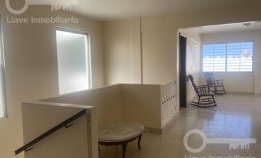 Casa de 2 niveles en venta ubicada en Bellavista, Col. Centro, en Coatzacoalcos, Veracruz.
