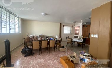 Casa de 2 niveles en venta ubicada en Bellavista, Col. Centro, en Coatzacoalcos, Veracruz.