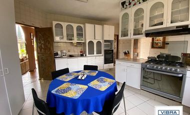 2,700 m2 de terreno, CASA a la venta en San  Bartolo Ameyalco.