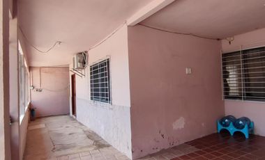 Renta de Casa Amueblada con 4 habitaciones en esquina de Calle Miguel Alemán, Col. Buenavista Norte, Minatitlán, Ver.