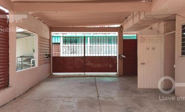 Renta de Casa Amueblada con 4 habitaciones en esquina de Calle Miguel Alemán, Col. Buenavista Norte, Minatitlán, Ver.