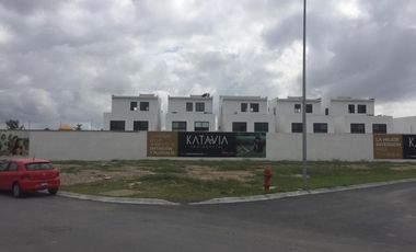 Ofrezco terreno comercial en esquina Apodaca