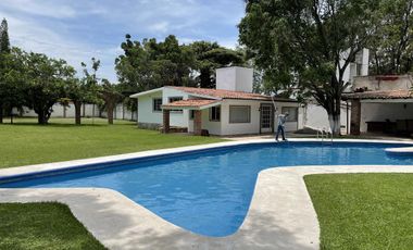 OPORTUNIDAD Gran terreno con dos pequeñas casas campiranas-Tonatico