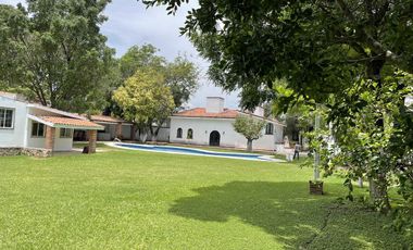 OPORTUNIDAD Gran terreno con dos pequeñas casas campiranas-Tonatico