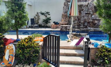 Casa VENTA -Col. Lomas del Valle SAN PEDRO GARZA GARCÍA- 2 Casas en terreno de 869 m2