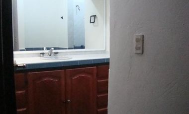 Casa con local en venta ubicada en Francisco Tellez, Col. Pto México, en Coatzacoalcos, Veracruz.