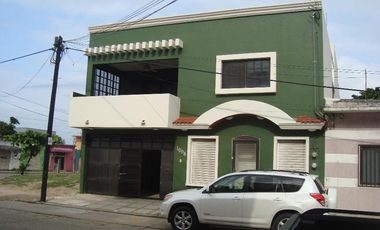 Casa con local en venta ubicada en Francisco Tellez, Col. Pto México, en Coatzacoalcos, Veracruz.